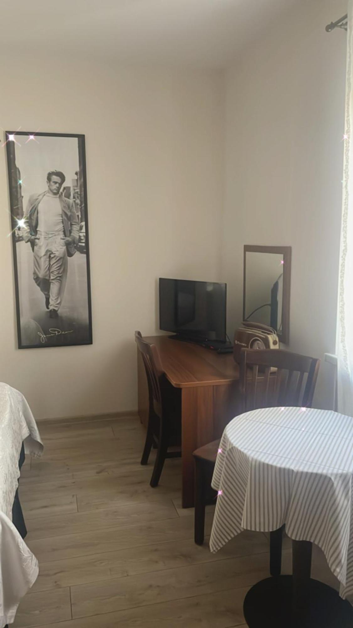 Pokoje Goscinne W Starym Kinie Ustka Luaran gambar